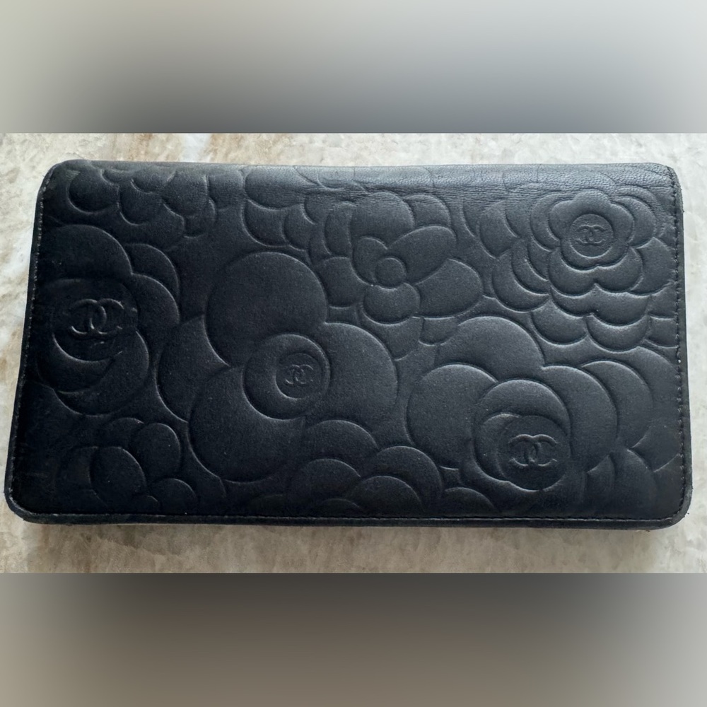 CHANEL Black Camellia-Embossed Long Wallet with Silver CC - Picture 2 of 10